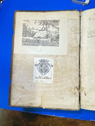 IVVENALIS Anton.Manci. Domici(us) Geor. Val. Argumenta Satyrarum Iuuenalis per Antonium Mancinellum. Príma docet Satyræ caufas: formaq libelli:Qui fimulant curios fatyra patuere Secunda.Ex Vrb: umbrítíí digreffum Tertia narrat.Quarta quidem crifpinu odit:caluuq neroné:Ganeo quæ tolerat parafitus Quinta notauit,Sexta hæc infidas mulieres pandit abundeSeptíma demonftrat Romam nil ferre poctísNobilis Octaua propria uirtute uocatur.Turpia qui tollerant Nona carpuntur auariCura hominum Decima rerüq; libido notáturArguit Vndecima uates conuiuia lautaBiffena arguitur fatyra captator auarus.Tertia poft decimam folatur damna dolentesIn decima quarta dant parua exempla parétes;Numina diuerfa ægypti penultima monstratVitíma militiæ fœlicis præmia narrat.